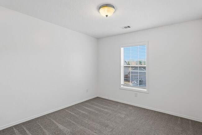 Building Photo - Bright & Modern Corner-Lot Living in Happy Valley