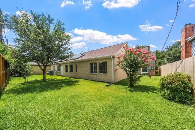 Building Photo - 6639 Fairfield St