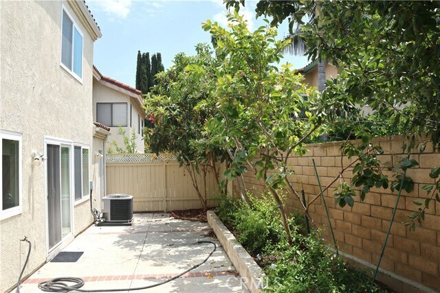 Building Photo - 26002 Dundee Dr