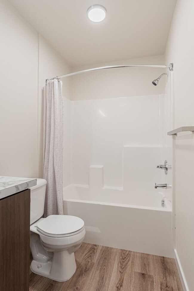 Building Photo - 500 Square