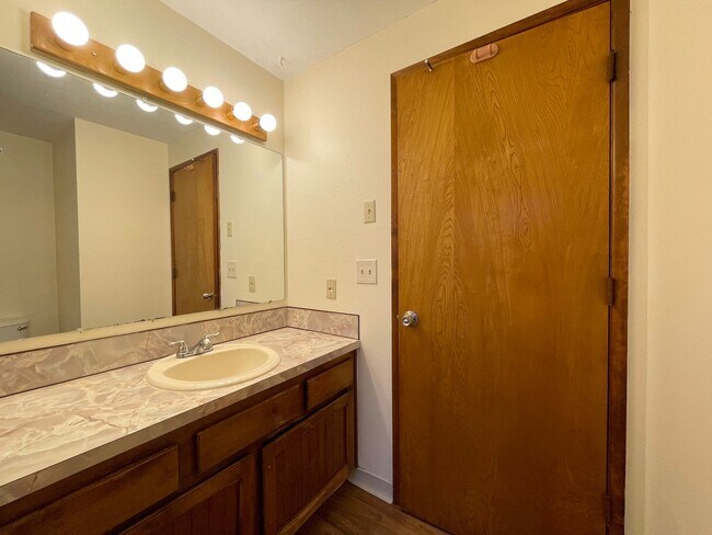 Building Photo - howad01