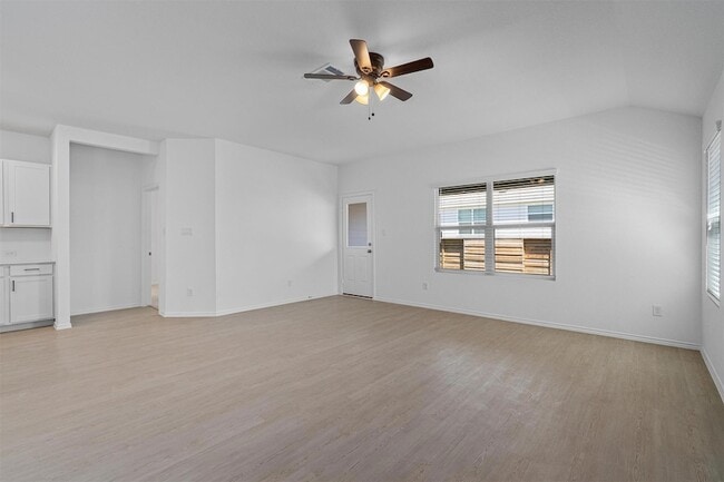 Building Photo - 3305 Everett