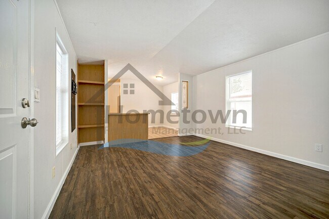 Building Photo - 2 Bedroom 2 Bathroom Home with Off-Street Parking Available in Athol!