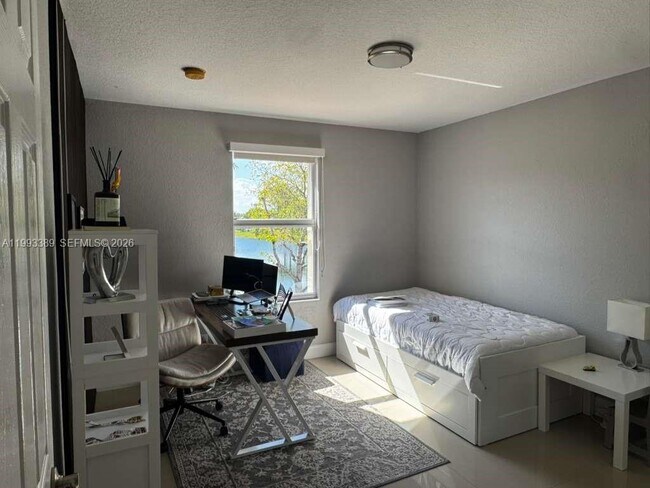 Building Photo - 4451 Seneca Ave