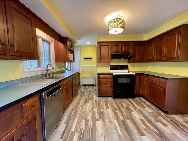 Building Photo - 54 Durfee Rd