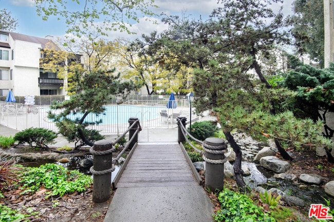 Building Photo - 11201 Summertime Ln