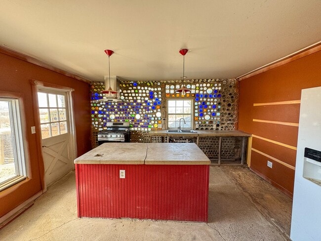 Building Photo - 400 N Smiling Dog Trail