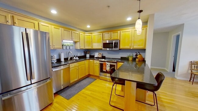 Building Photo - 206 Tamarack Ln