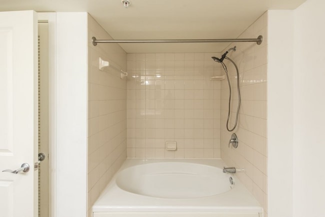 Building Photo - LARGE 1 Bedroom/1 Bathroom with Balcony in Bustling Mount Vernon Triangle!!