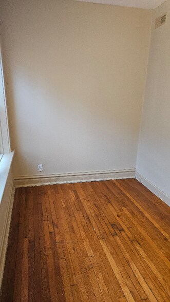 Building Photo - 6312 Cates Ave
