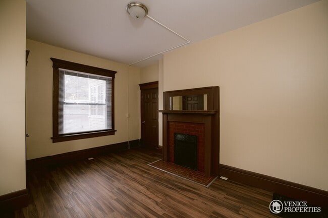 Building Photo - Completely Renovated Home--One block off o...