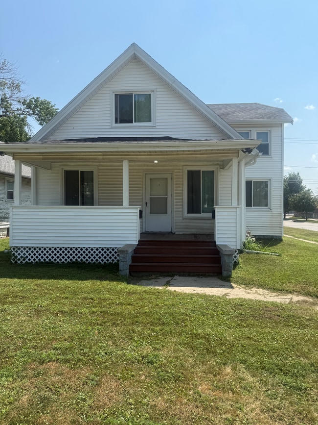 Building Photo - 2937 Ave a