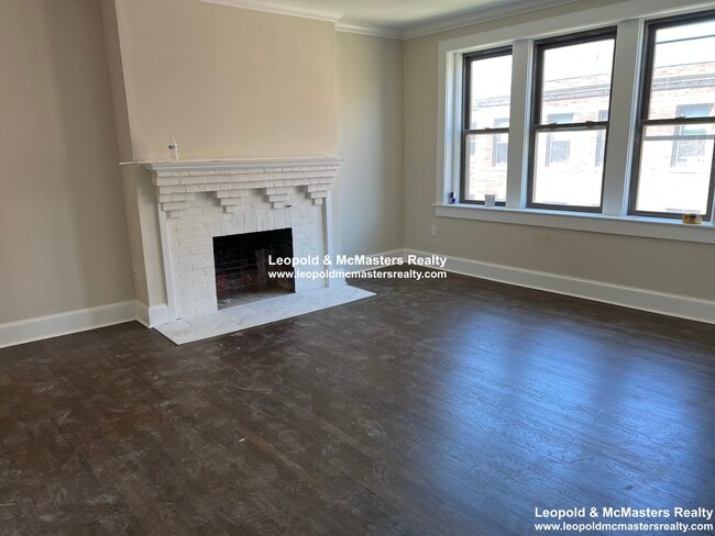 Primary Photo - 114 Longwood Ave