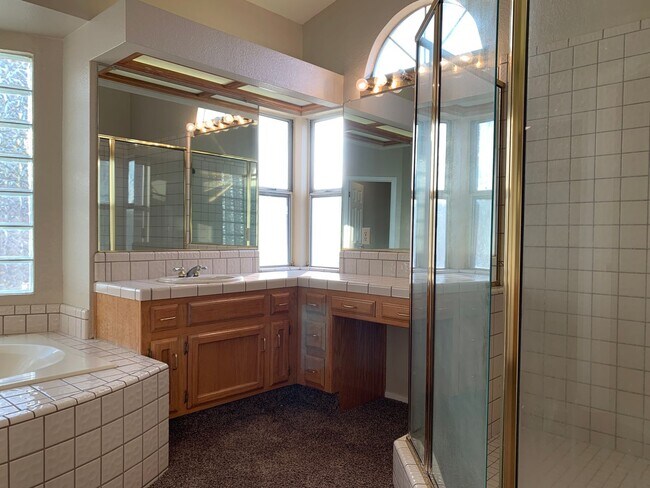 Building Photo - 8409 Tamworth St - SW - Beautiful 3 + Offi...