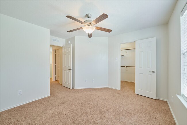 Building Photo - 327 Bloomhill Pl