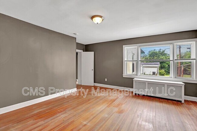 Building Photo - 44 Dover Ave