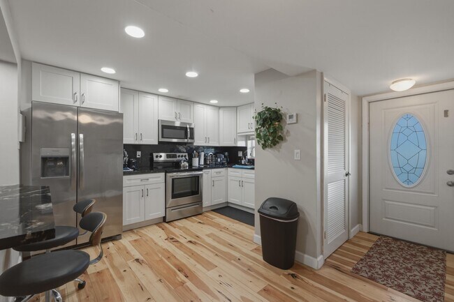 Building Photo - 9420 S Hollybrook Lake Dr