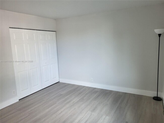 Building Photo - 9125 SW 77th Ave