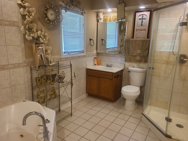 Building Photo - 3601 Edward Dr