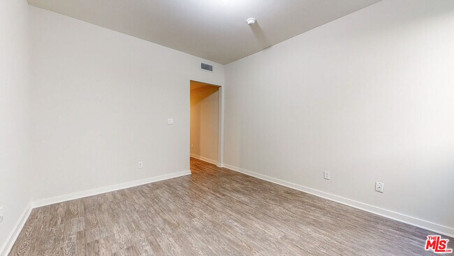 Building Photo - 1545 S Bentley Ave