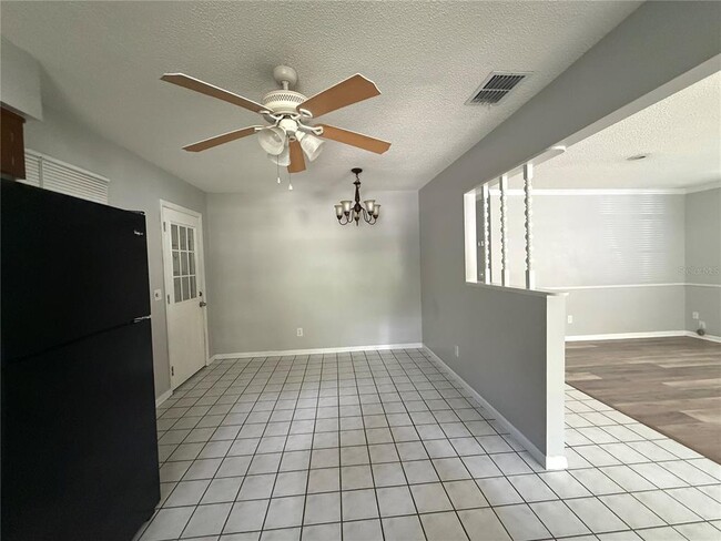 Building Photo - 39648 Meadowood Loop