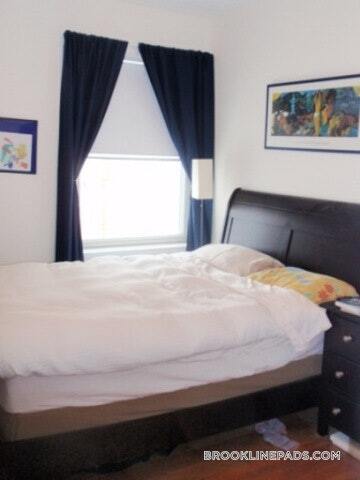 Building Photo - 19 Fairbanks St