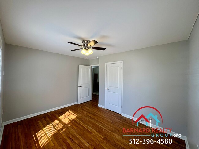 Building Photo - Available NOW: Beautifully Remodeled 3/1.5...