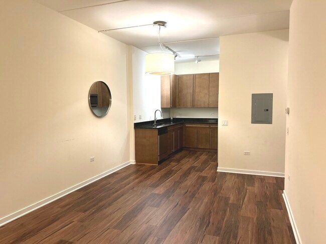 Building Photo - 873 N Larrabee St