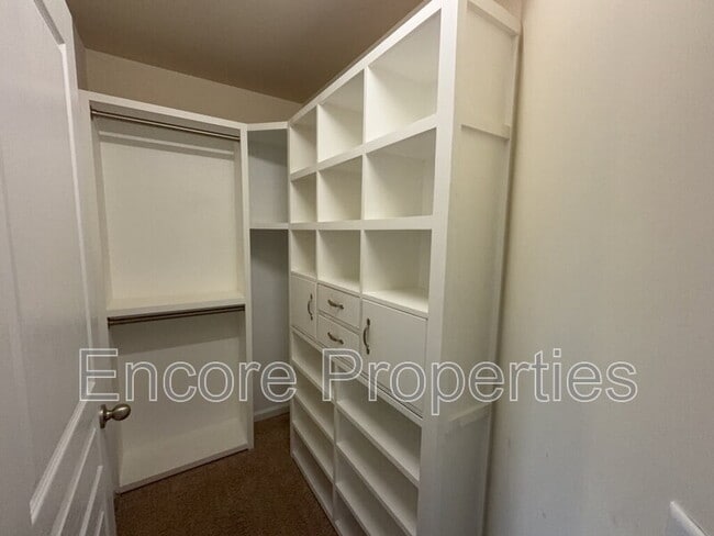 Building Photo - 1200 Grace Point Rd