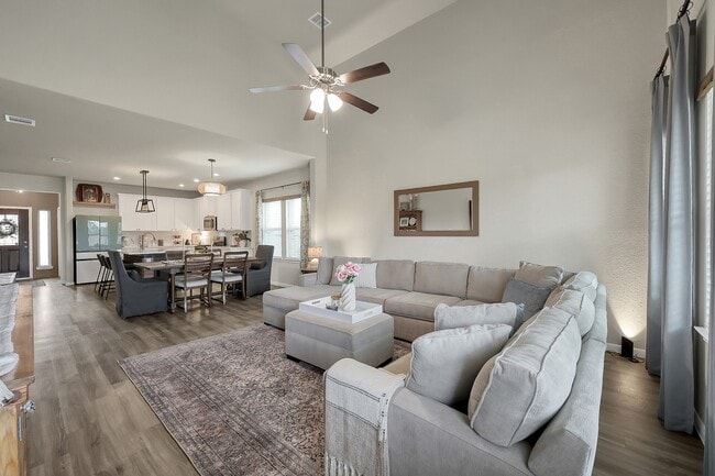 Building Photo - 679 Red Elm Ln