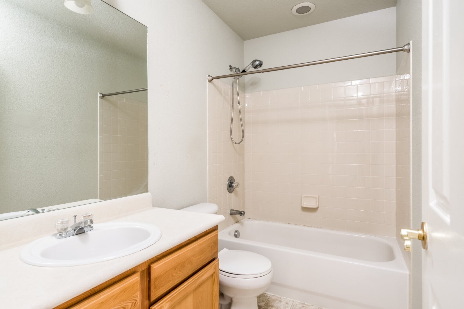 Building Photo - Spacious 3BR Home with Loft & Deck – 15 Mi...