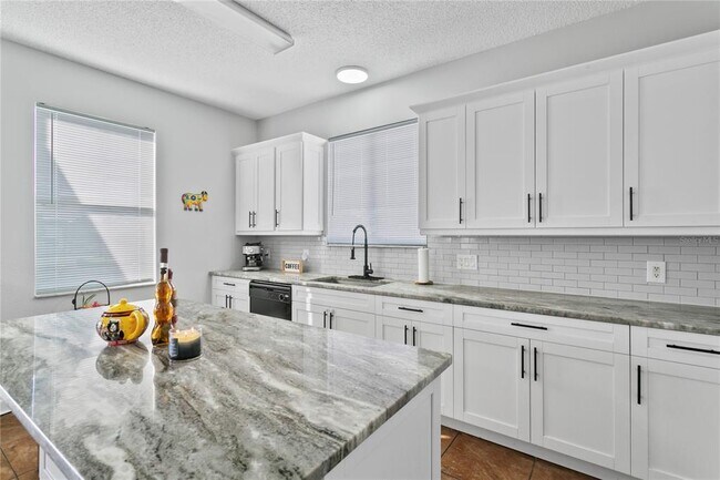 Building Photo - 1010 Elderberry Dr