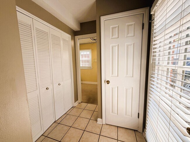 Building Photo - 217 Kewanna Dr