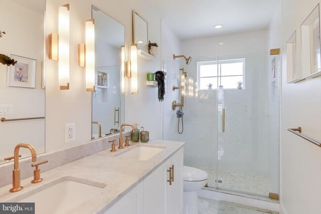 Building Photo - 1011 18th St NE