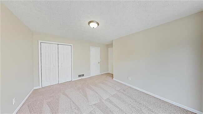 Building Photo - 4046 Central Dr