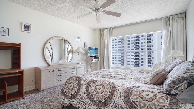 Building Photo - 3550 Galt Ocean Dr