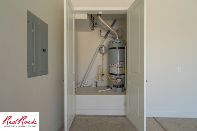 Building Photo - Hurricane Valley 3 Bedroom Townhome