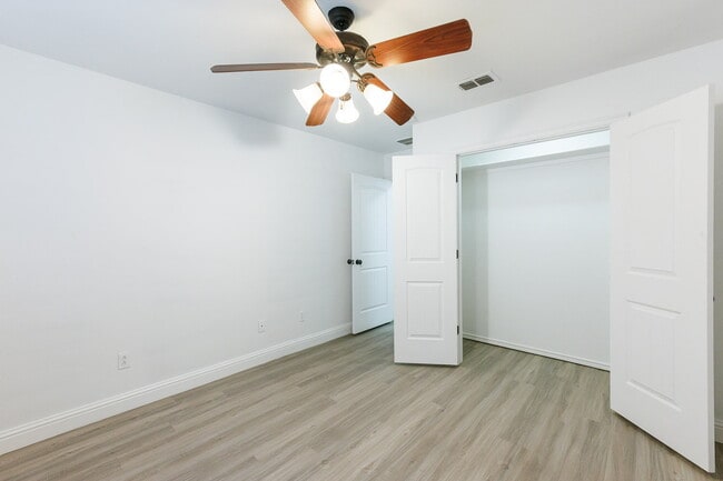 Building Photo - Gorgeous 4 bed 2.5 bath!
