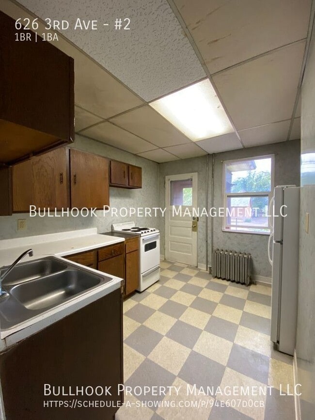 Building Photo - 626 3rd Ave