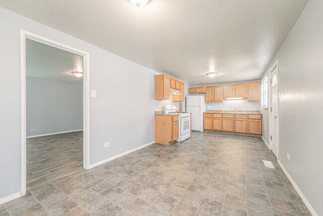 Building Photo - 3227 Nelson Ave