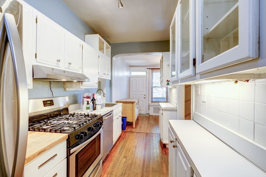 Main Floor - Kitchen - 237 11th ST SE