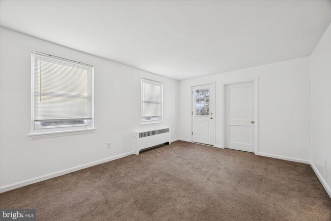 Building Photo - 206 W Parkway Ave