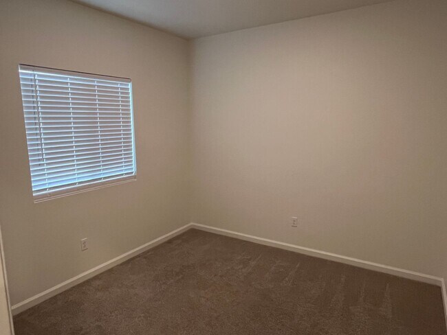 Building Photo - BEAUTIFUL NEWER HOME IN WEST ROSEVILLE!!
