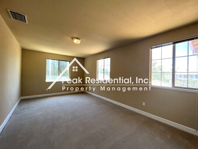 Building Photo - Spacious Anatolia 6bd/3.5ba Home with 5 Car Garage