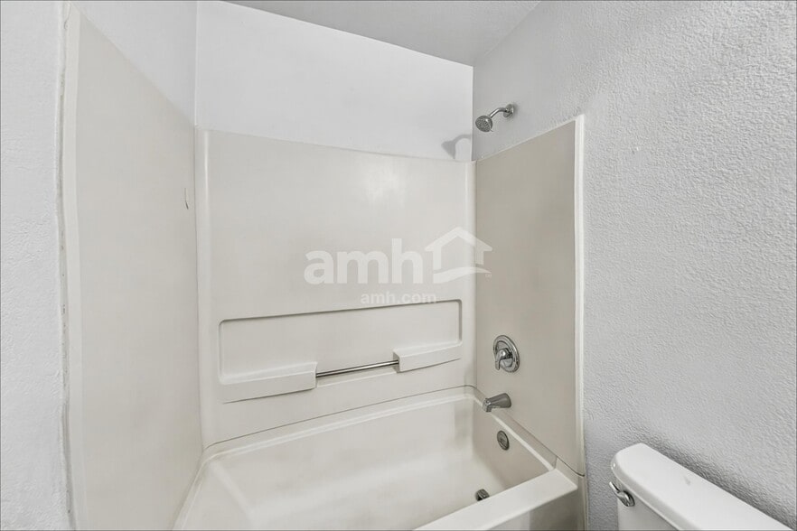 Building Photo - 6159 S Avenue De La Chandelle