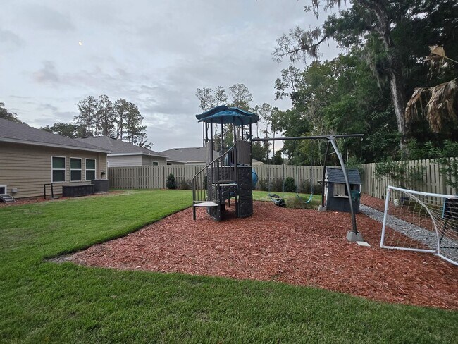 Building Photo - Welcome to the beautiful Finley Woods comm...