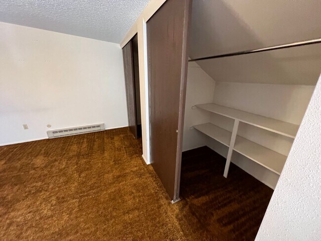 Building Photo - 3 Bedroom, 1.5 Bath Townhome W/ Attached S...