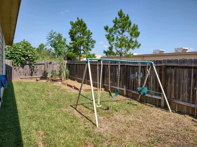 Building Photo - 24922 Clover Ranch Dr