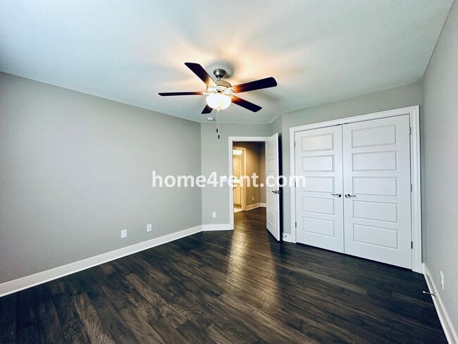 Building Photo - Stunning, Maintenance Free Townhome in Desoto w/ an Elegant Kitchen and Wood Floors Throughout!