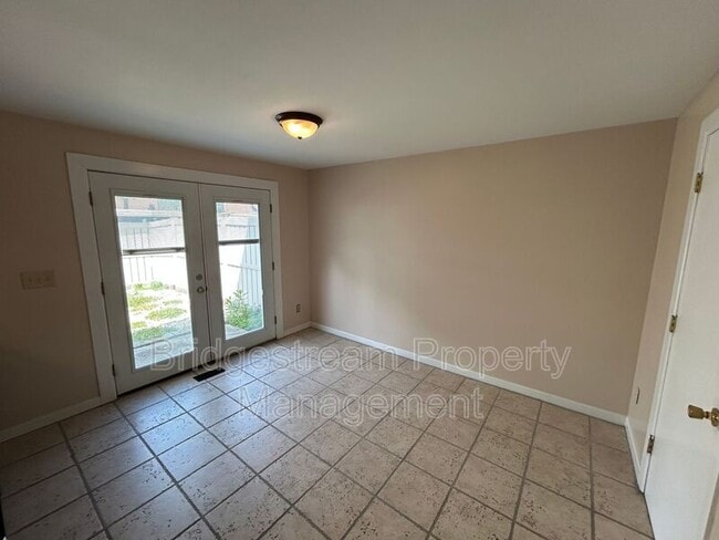 Building Photo - 1404 Crown Point Ct